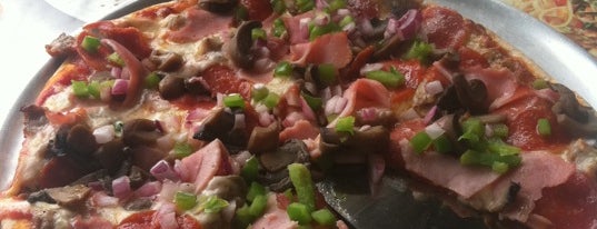 Alfano's Pizzeria is one of Locais curtidos por Ray.