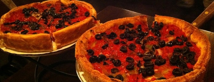 Patxi’s Pizza is one of Lugares favoritos de Erin.