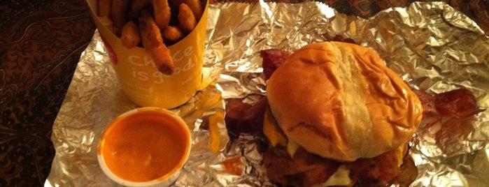 Good Times Burgers & Frozen Custard is one of Locais curtidos por Kyle.