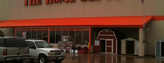 The Home Depot is one of Lieux qui ont plu à Phillip.