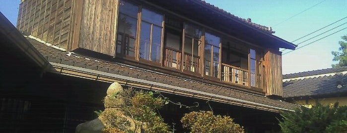 신흥동일본식가옥 is one of Korean Early Modern Architectural Heritage.