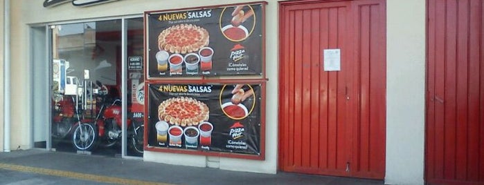 Pizza Hut is one of Lugares favoritos de Cesar.