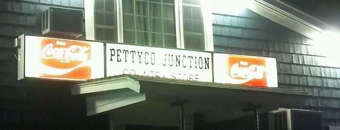 Pettyco Junction Country Store & Gulf is one of David : понравившиеся места.