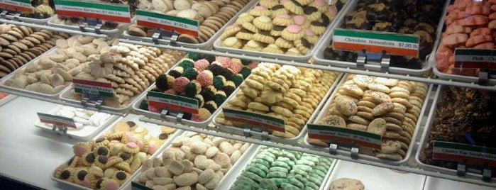 Ferrara Bakery is one of Activities.