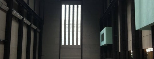 Tate Modern is one of Londres.