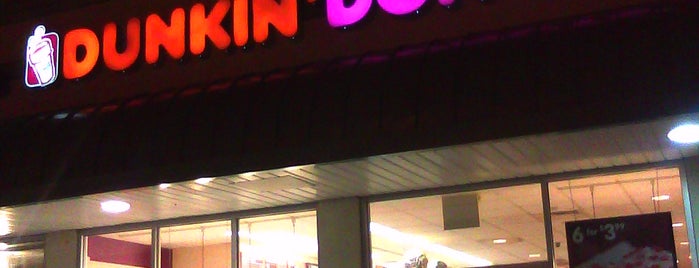 Dunkin' is one of Lugares favoritos de Evil.