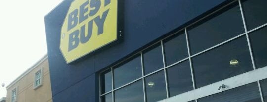 Best Buy is one of Locais curtidos por Amby.