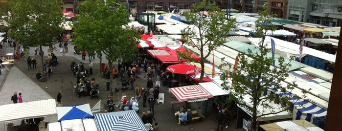 Dinsdag- en Zaterdagmarkt is one of Sarris'in Beğendiği Mekanlar.