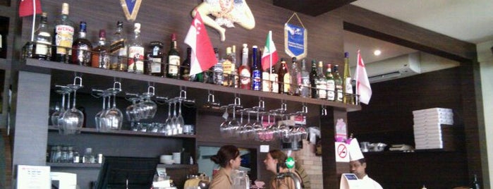 Etna Italian Restaurant is one of Lugares guardados de Sergey.