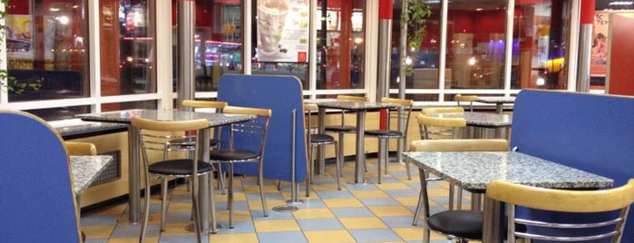 McDonald's is one of Tempat yang Disukai Чесноков.