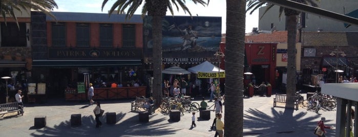 Fat Face Fenner's Fishack is one of Must-visit Bars in Hermosa Beach.