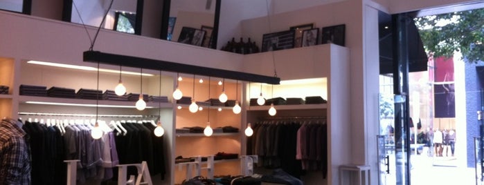 Ellus Jeans Deluxe is one of สถานที่ที่ Bruno ถูกใจ.