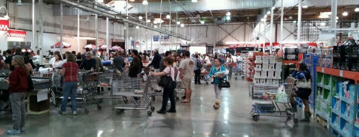 Costco Wholesale is one of Posti che sono piaciuti a Samuel.