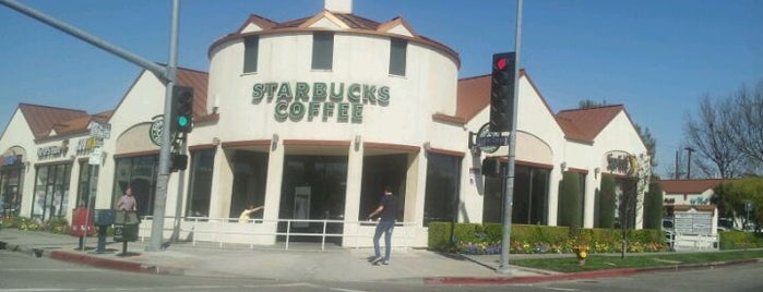 Starbucks is one of Orte, die Jamez gefallen.