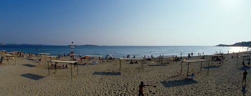 Vouliagmeni Beach is one of μπανακι.