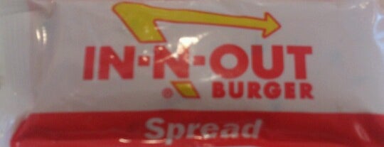 In-N-Out Burger is one of Tempat yang Disukai Hiroshi ♛.