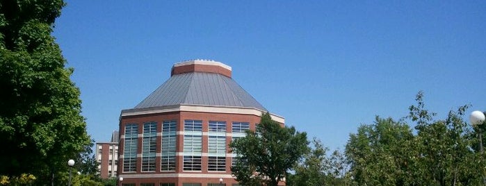 College Of ACES Library is one of Tempat yang Disukai Lucy.