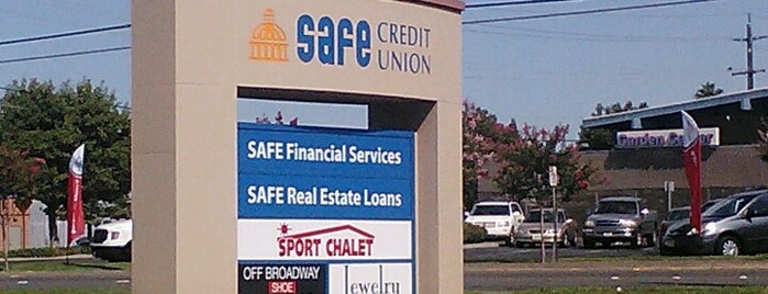 SAFE Credit Union is one of สถานที่ที่ Ross ถูกใจ.