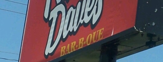 Famous Dave's is one of Locais curtidos por TJ.