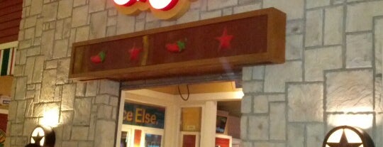 Chili's Grill & Bar is one of สถานที่ที่ Dulce ถูกใจ.