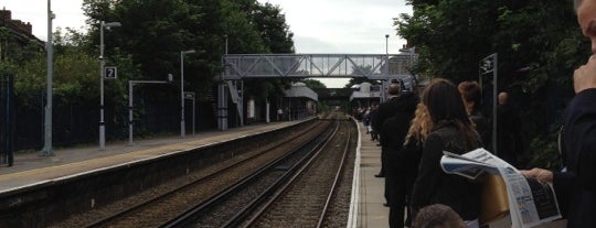 Catford Bridge Railway Station (CFB) is one of Posti che sono piaciuti a mika.