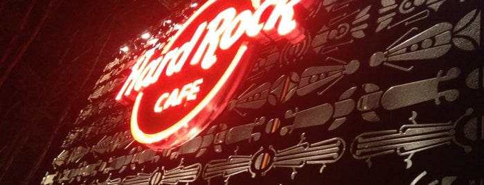 Hard Rock Café Medellín is one of Tardeada.
