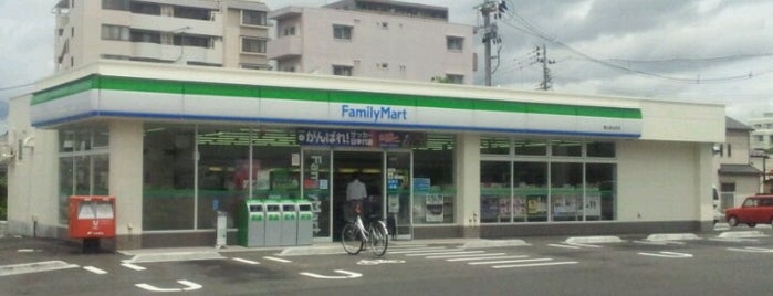 FamilyMart is one of コンビニ (Convenience Store).