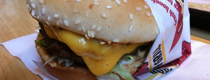 The Habit Burger Grill is one of Orte, die Chio gefallen.