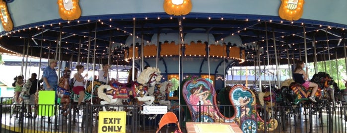 Carousel is one of Ares’s Liked Places.