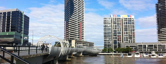 Waterfront City is one of สถานที่ที่ Melvin ถูกใจ.