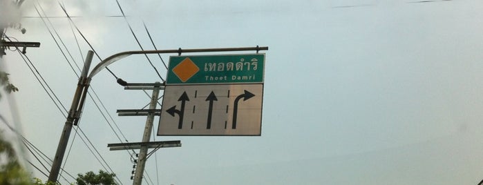 Thoet Damri Intersection is one of Highway and Road.