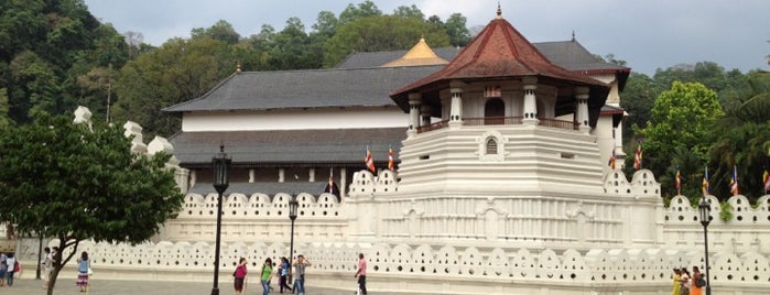 Temple of the Sacred Tooth Relic (ශ්‍රී දළදා මාළිගාව) is one of Place like no other.. #SL.