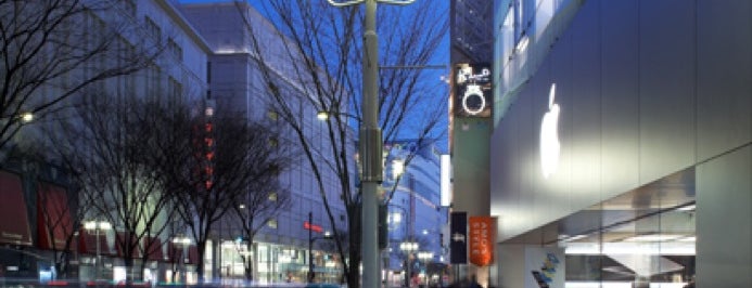 Apple 名古屋栄 is one of Apple Stores (Japan).