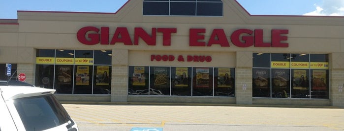 Giant Eagle Supermarket is one of Locais curtidos por Kate.