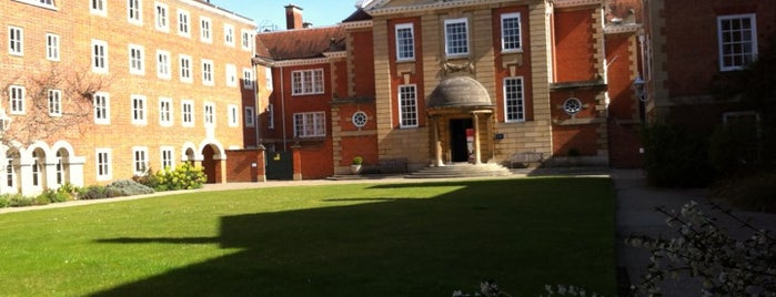 Lady Margaret Hall is one of สถานที่ที่ Claudio ถูกใจ.