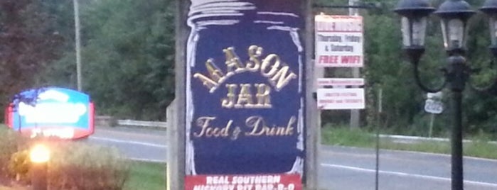 Mason Jar is one of Orte, die Brendon gefallen.