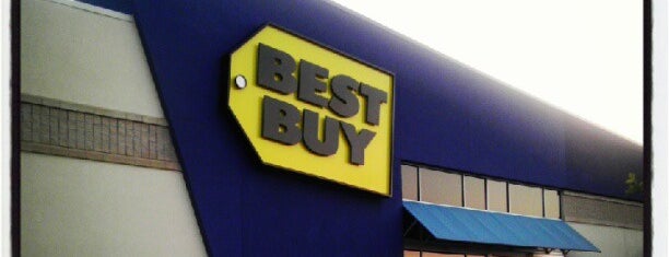 Best Buy is one of Joaquinさんのお気に入りスポット.