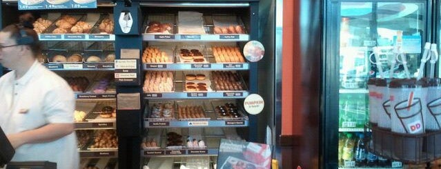 Dunkin' is one of Lugares favoritos de Michael.