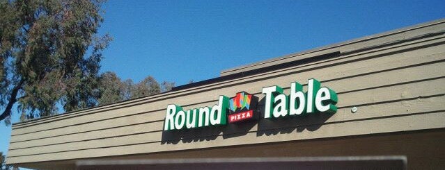 Round Table Pizza is one of สถานที่ที่บันทึกไว้ของ Rick.