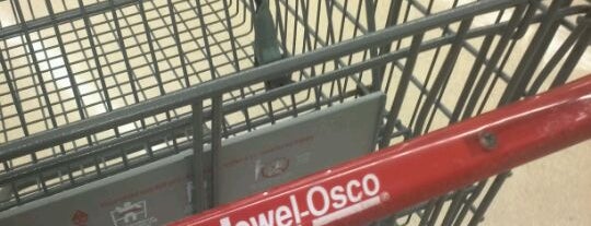 Jewel-Osco is one of Orte, die Betzy gefallen.