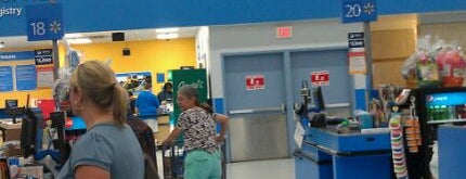 Walmart Supercenter is one of Posti che sono piaciuti a Swift.