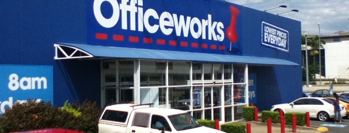 Officeworks is one of Lugares favoritos de Caitlin.