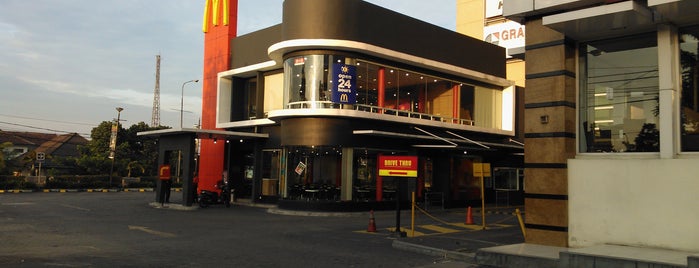 McDonald's is one of Tempat yang Disukai Kurniawan Arif.