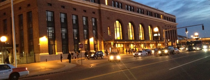 New Haven Union Station (NHV) - Metro North/Amtrak/Shore Line East is one of New Haven Line & Northeast Corridor (Metro-North).