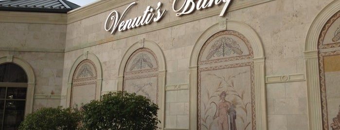 Venuti's Banquets & Ristorante is one of Posti che sono piaciuti a Tunisia.