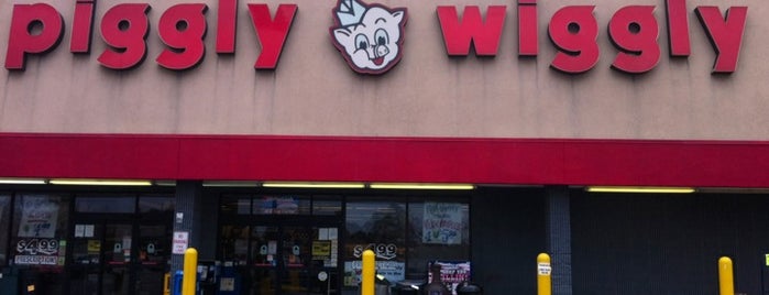 Piggly Wiggly is one of Lizzieさんのお気に入りスポット.