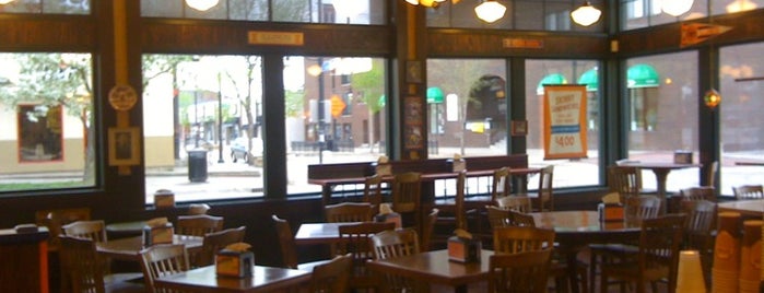 Potbelly Sandwich Shop is one of Lugares favoritos de Xin.