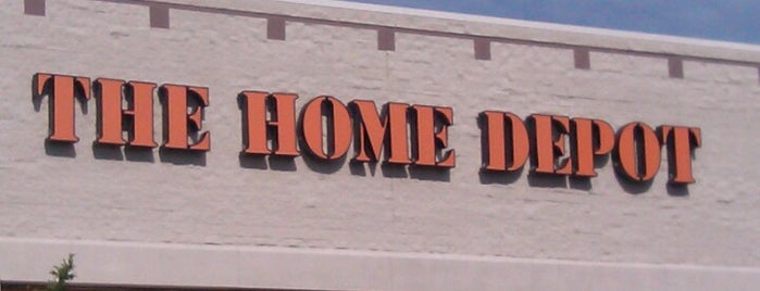 The Home Depot is one of Orte, die Heather gefallen.