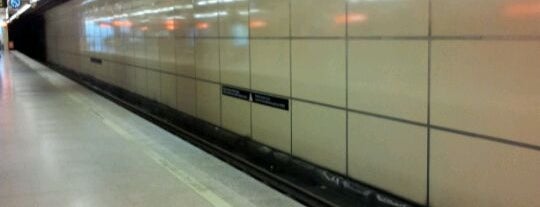 Metro Areeta is one of Lugares favoritos de Mikel.