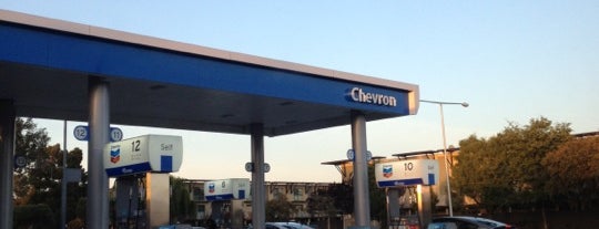 Chevron is one of Andrew'in Beğendiği Mekanlar.